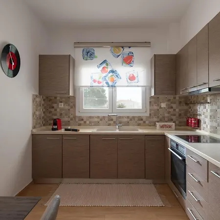 Lakis House ניקיטי