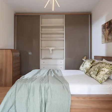 Lakis House ニキティ