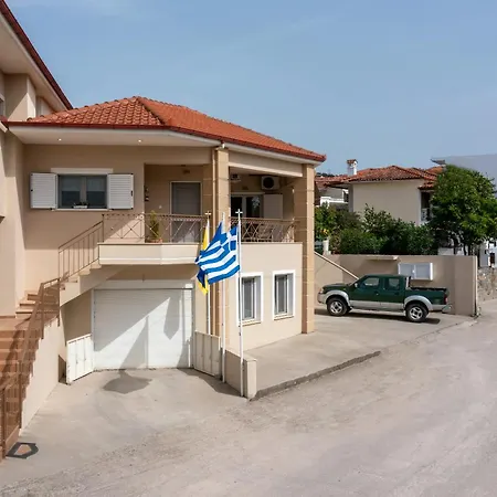 דירה Lakis House