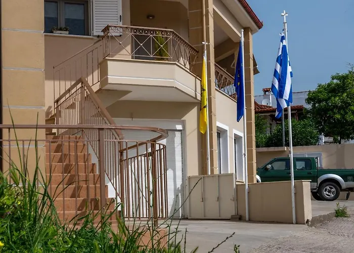 Lakis House